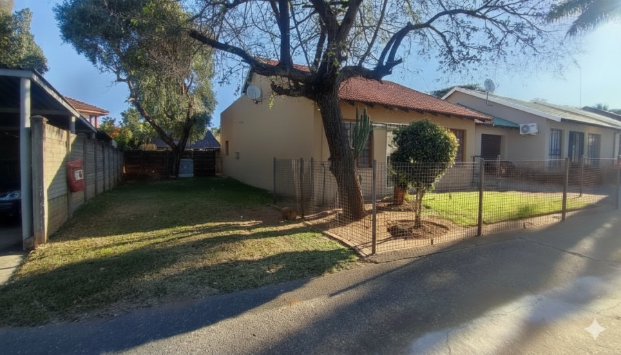 2 Bedroom Property for Sale in Geelhoutpark North West